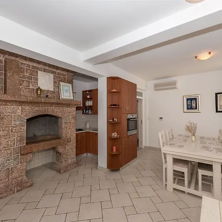 Betina Villa