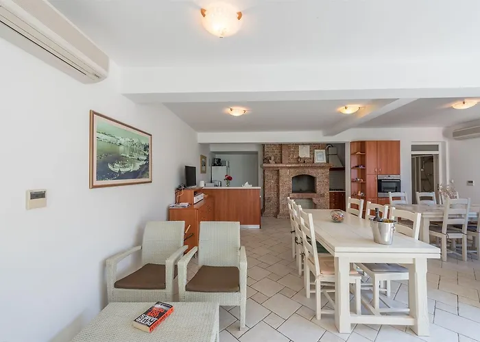 Villa Betina * Betina (Sibenik-Knin)